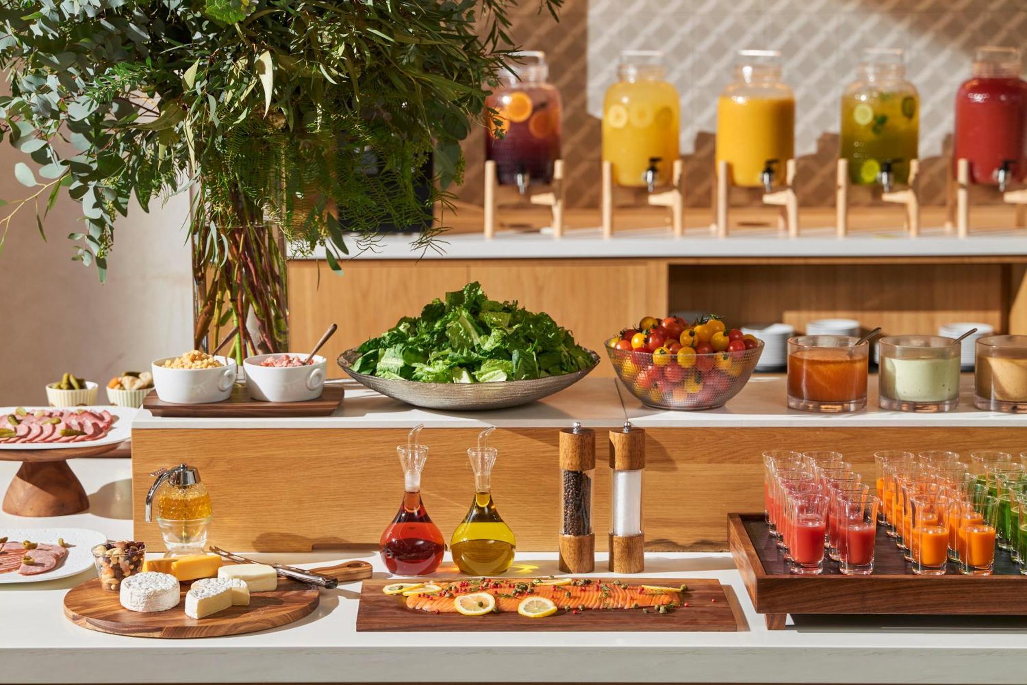 Omo7 Osaka By Hoshino Resorts ภายนอก รูปภาพ A salad bar