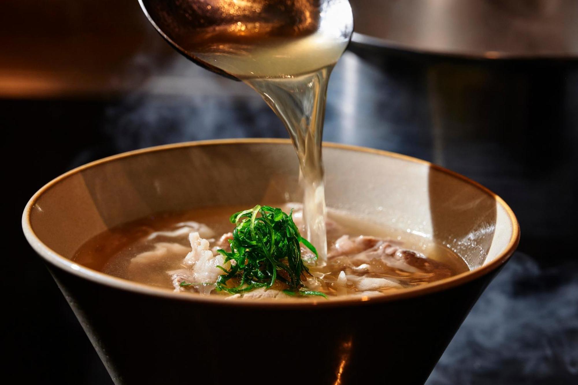 Omo7 Osaka By Hoshino Resorts ภายนอก รูปภาพ A bowl of soup being served